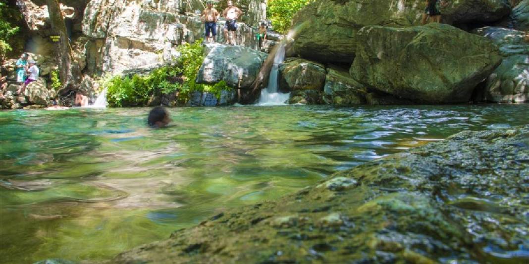İlkbaharın kalbi burada atıyor! Şelale sesleri ve temiz hava cezbediyor: Doğa aşıklarının gözdesi oluyor 4